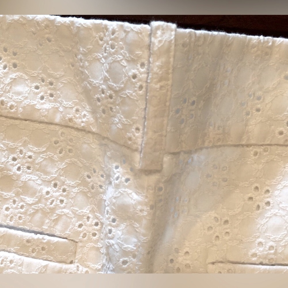 Ann Taylor Women's Bermuda-Length Shorts-Patterned, White, Size 6 - Picture 6 of 9